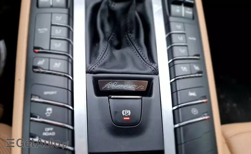 PORSCHE Macan 