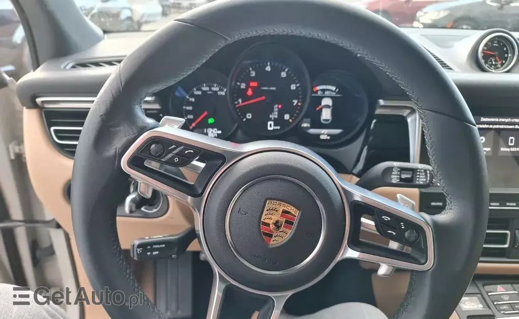 PORSCHE Macan 