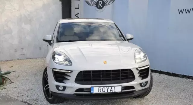PORSCHE Macan 
