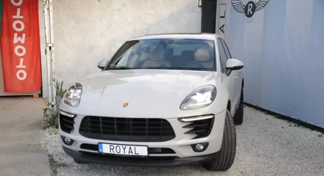 PORSCHE Macan 