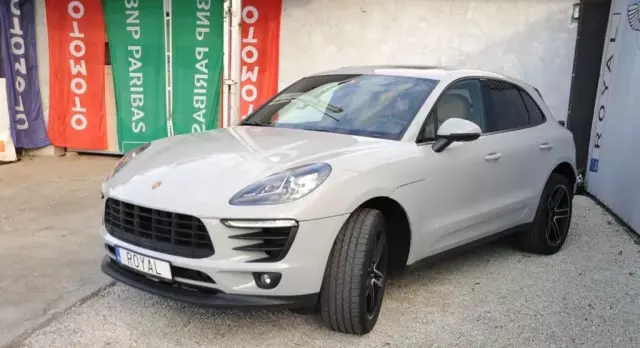 PORSCHE Macan 