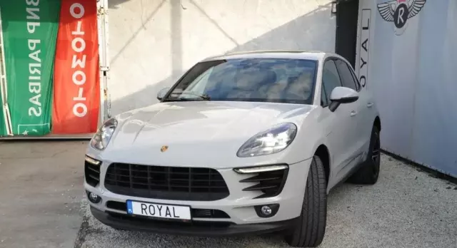 PORSCHE Macan 