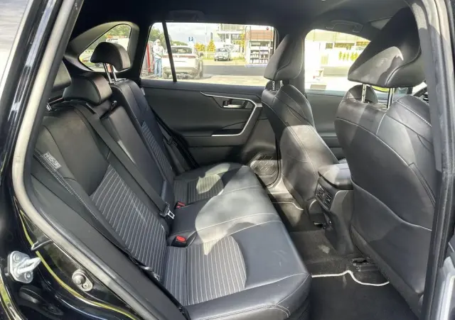 TOYOTA RAV4 2.5 Hybrid Black Edition by JBL 4x2