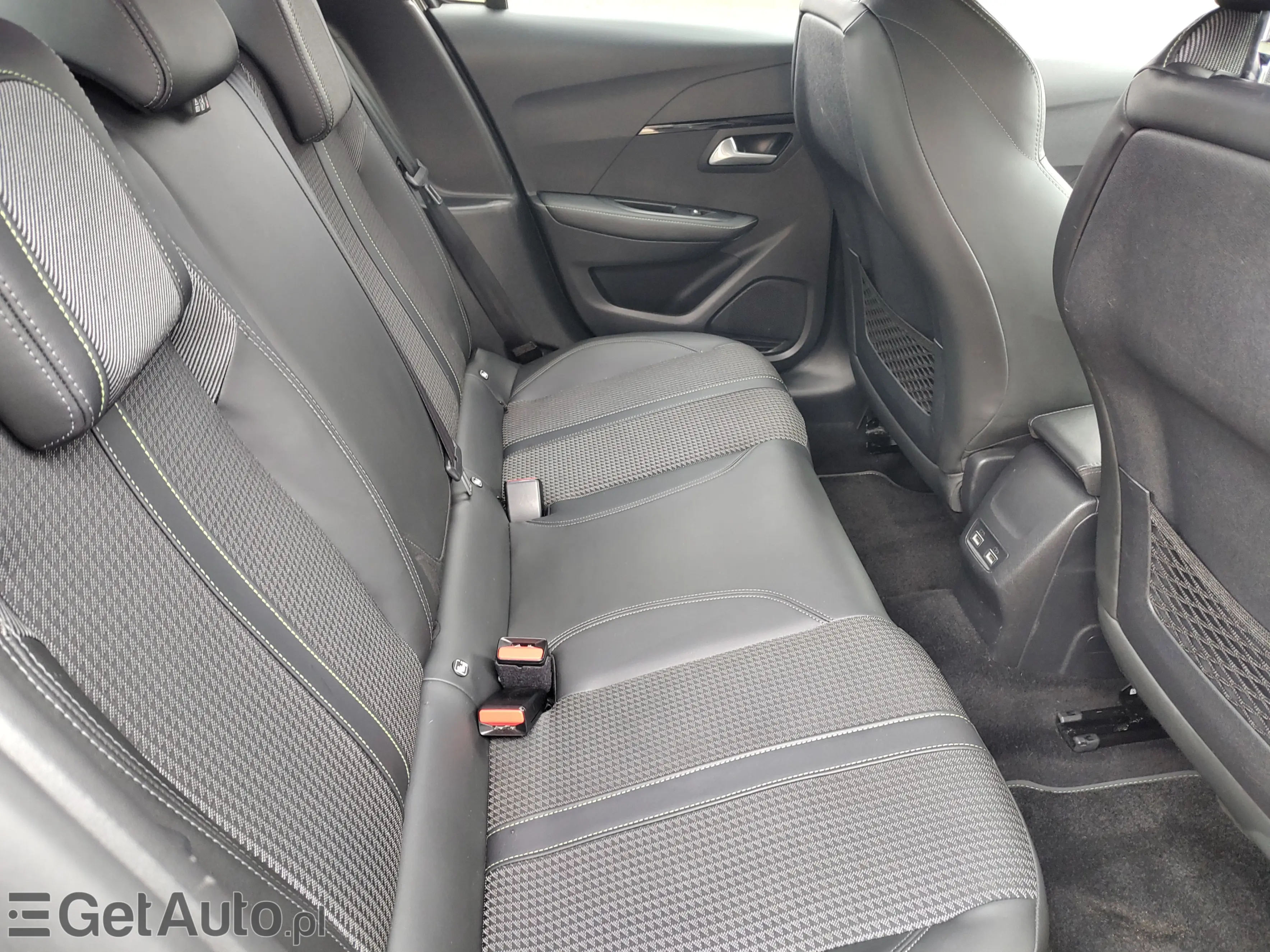 PEUGEOT 208 GT Line S&S Aut.