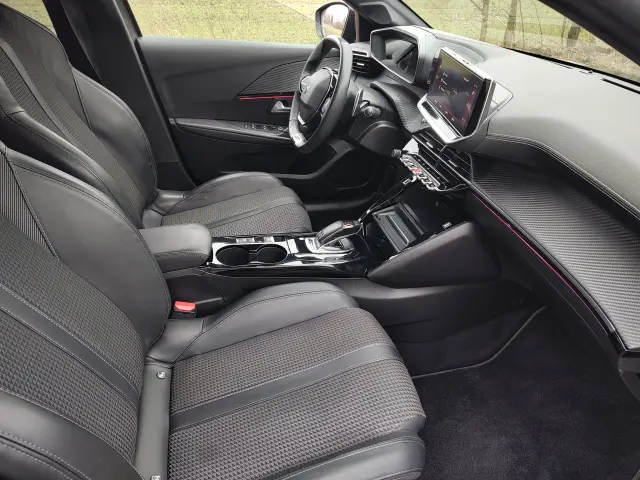 PEUGEOT 208 GT Line S&S Aut.