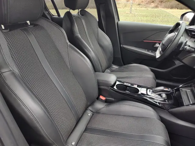 PEUGEOT 208 GT Line S&S Aut.