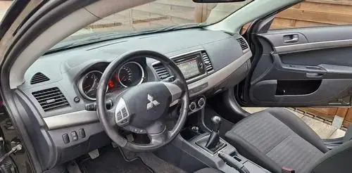MITSUBISHI Lancer 