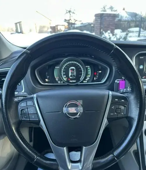 VOLVO V40 