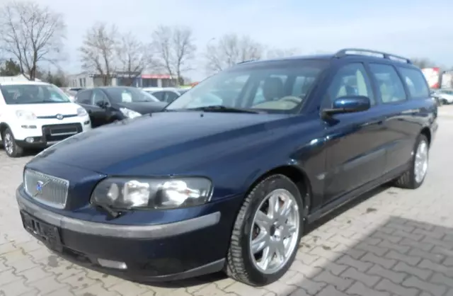 VOLVO V70 