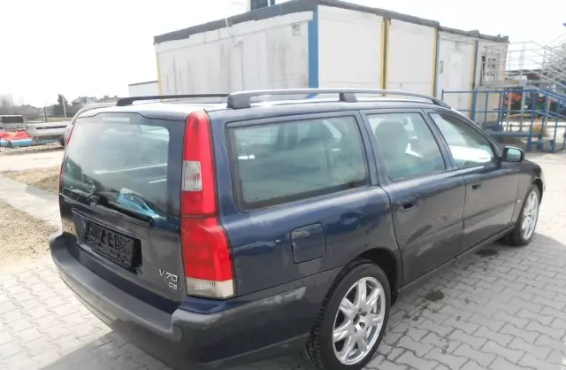 VOLVO V70 