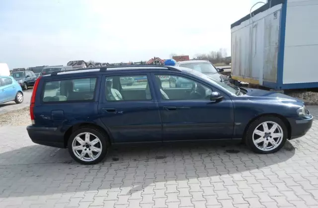 VOLVO V70 