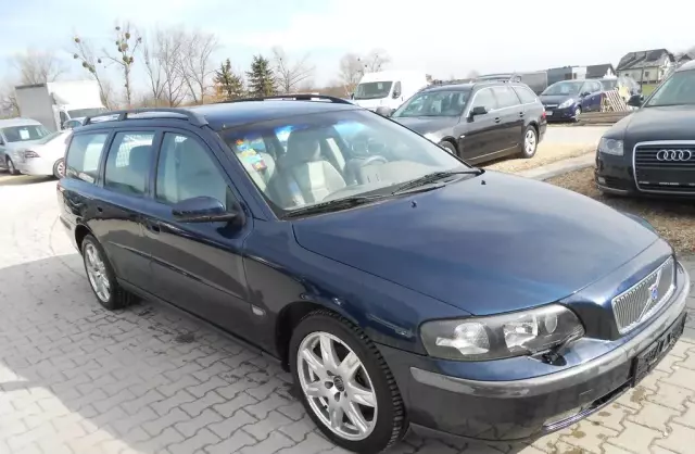 VOLVO V70 