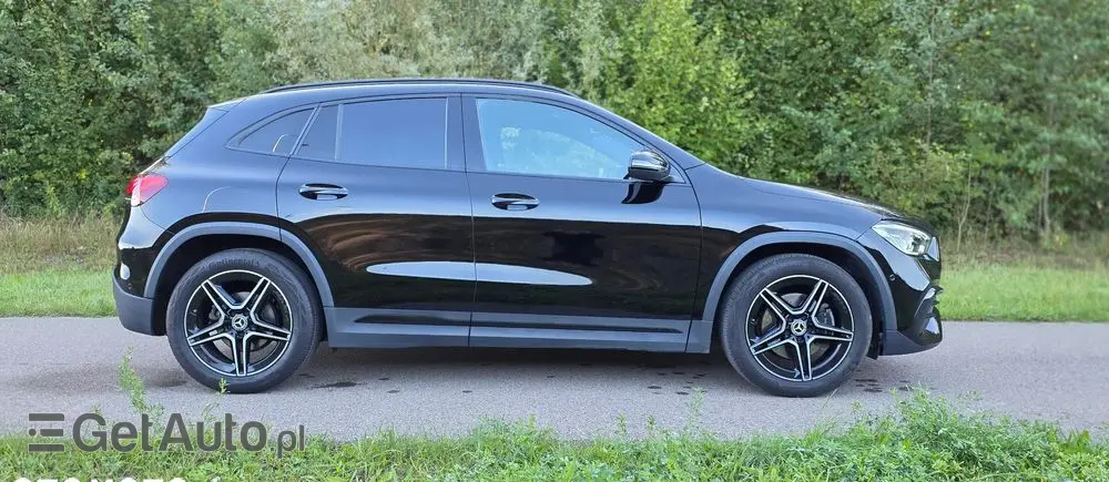 MERCEDES-BENZ GLA 180 AMG Line