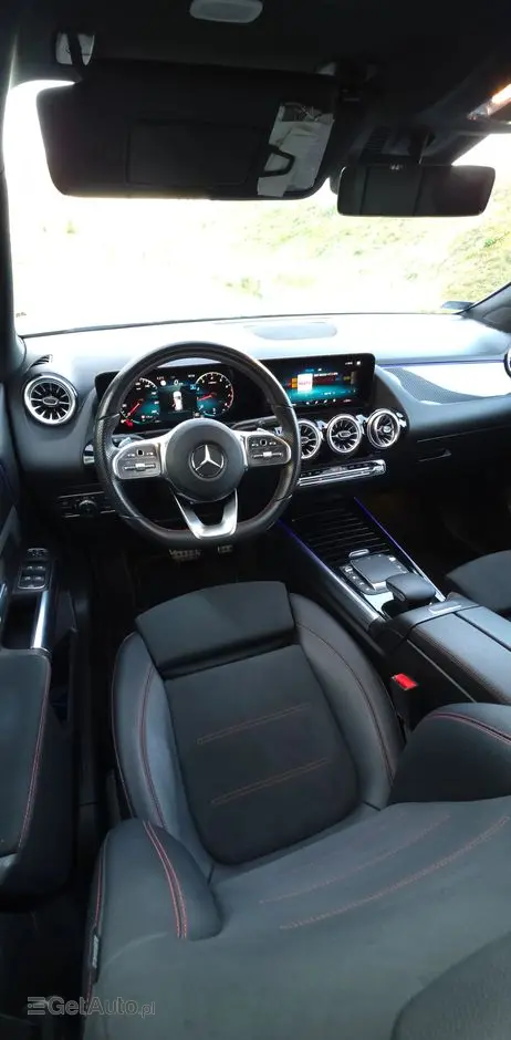 MERCEDES-BENZ GLA 180 AMG Line