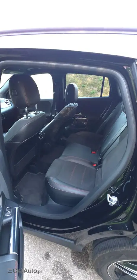 MERCEDES-BENZ GLA 180 AMG Line