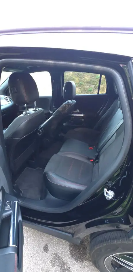 MERCEDES-BENZ GLA 180 AMG Line