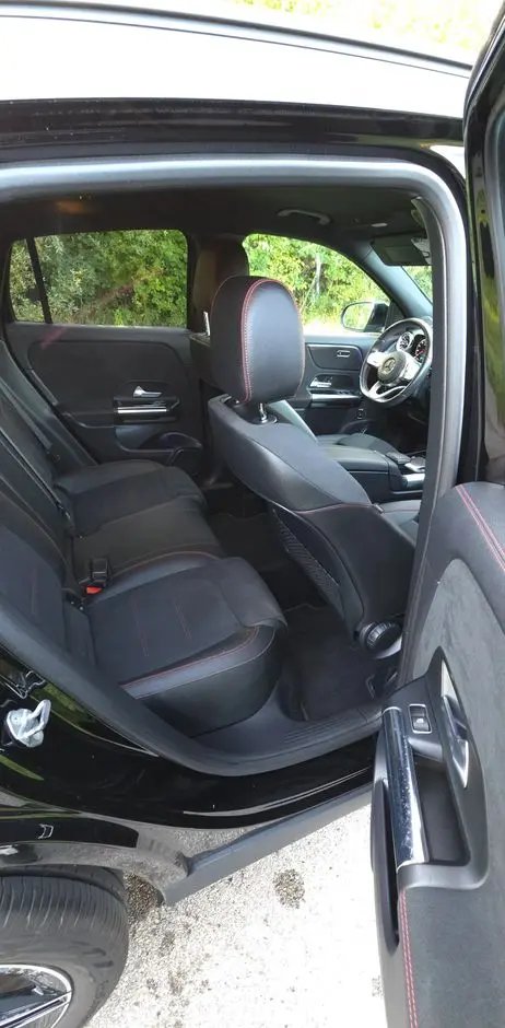 MERCEDES-BENZ GLA 180 AMG Line