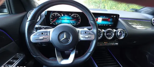 MERCEDES-BENZ GLA 180 AMG Line