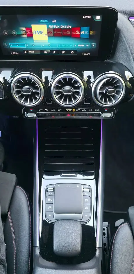 MERCEDES-BENZ GLA 180 AMG Line