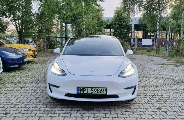 TESLA Model 3 