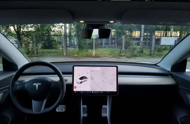 TESLA Model 3 