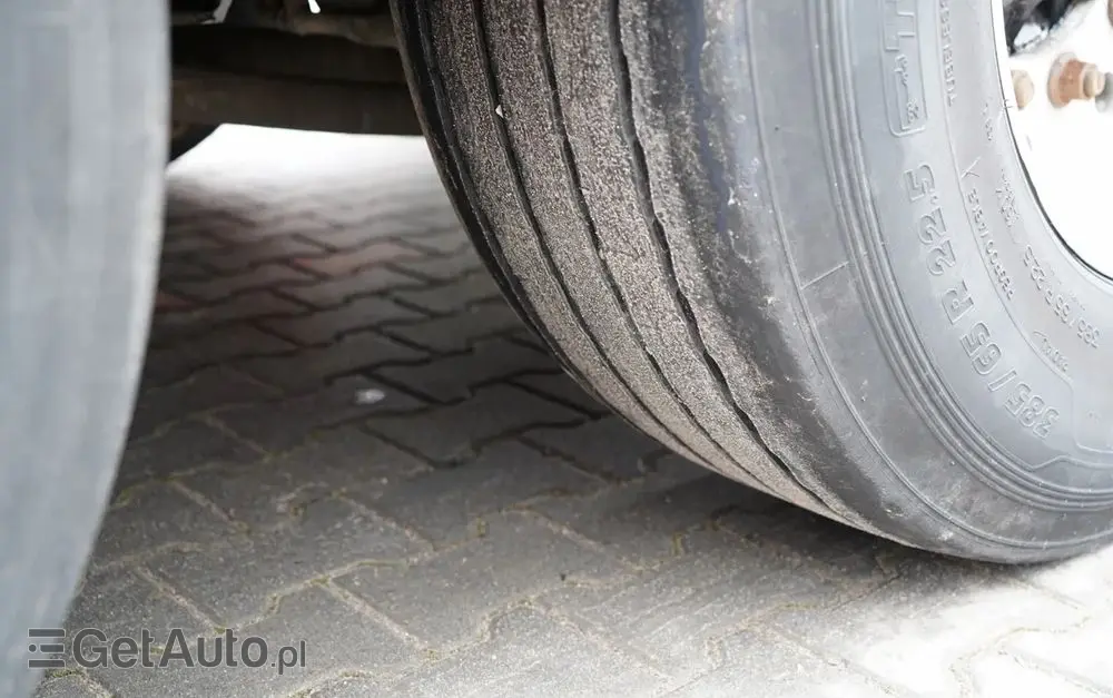 FELDBINDER CEMENTONACZEPA / 2 KOMORY / 37 000 L / SILOS / DO MATERIAŁÓW SYPKICH  / ALUFELGI 