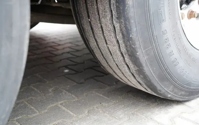 FELDBINDER CEMENTONACZEPA / 2 KOMORY / 37 000 L / SILOS / DO MATERIAŁÓW SYPKICH  / ALUFELGI 