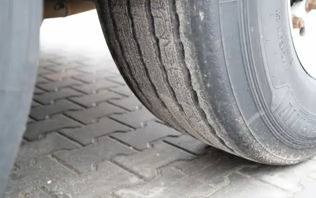 FELDBINDER CEMENTONACZEPA / 2 KOMORY / 37 000 L / SILOS / DO MATERIAŁÓW SYPKICH  / ALUFELGI 