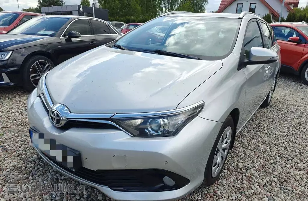 TOYOTA Auris 