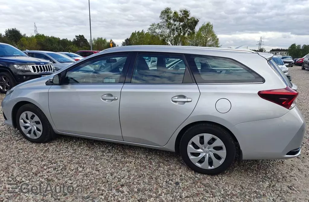 TOYOTA Auris 