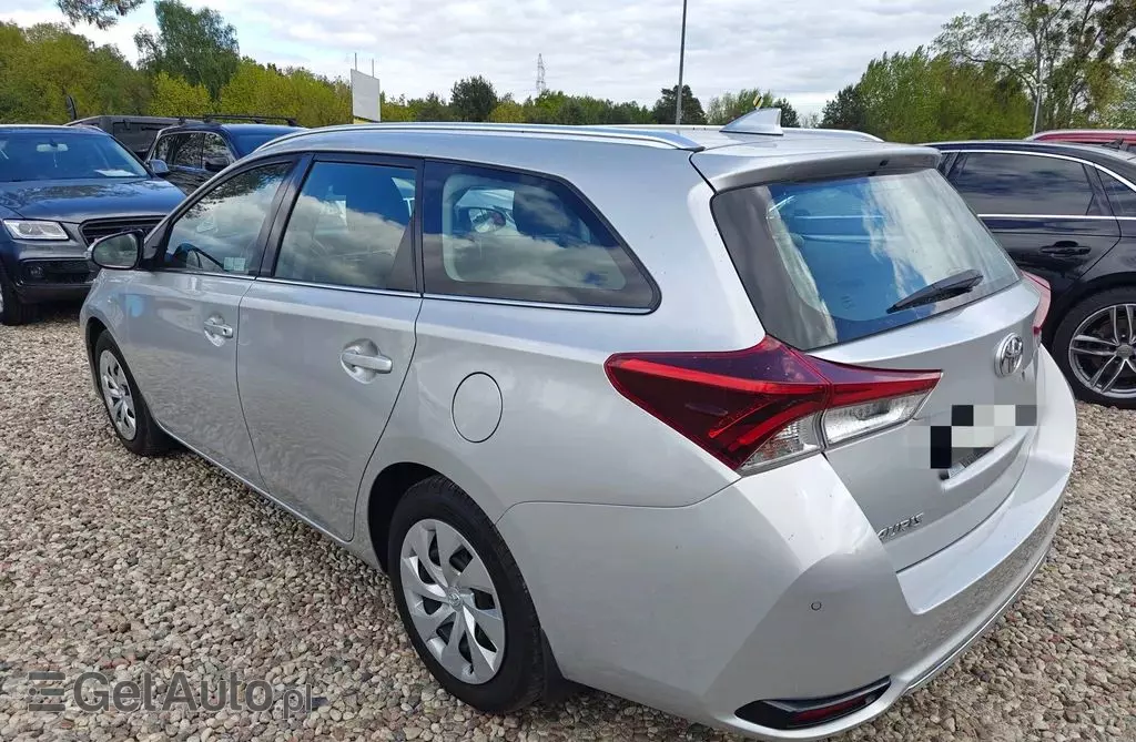 TOYOTA Auris 