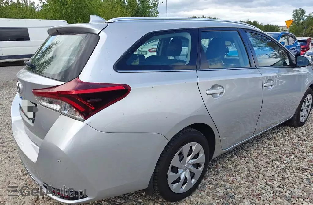 TOYOTA Auris 