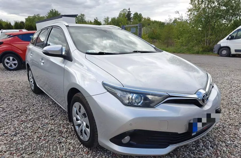 TOYOTA Auris 