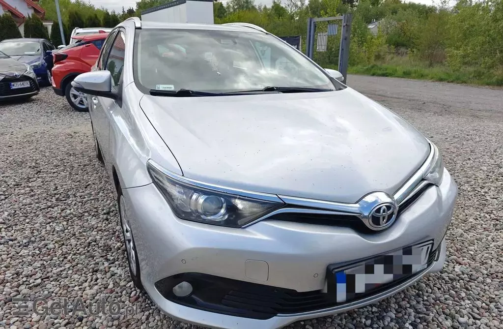 TOYOTA Auris 
