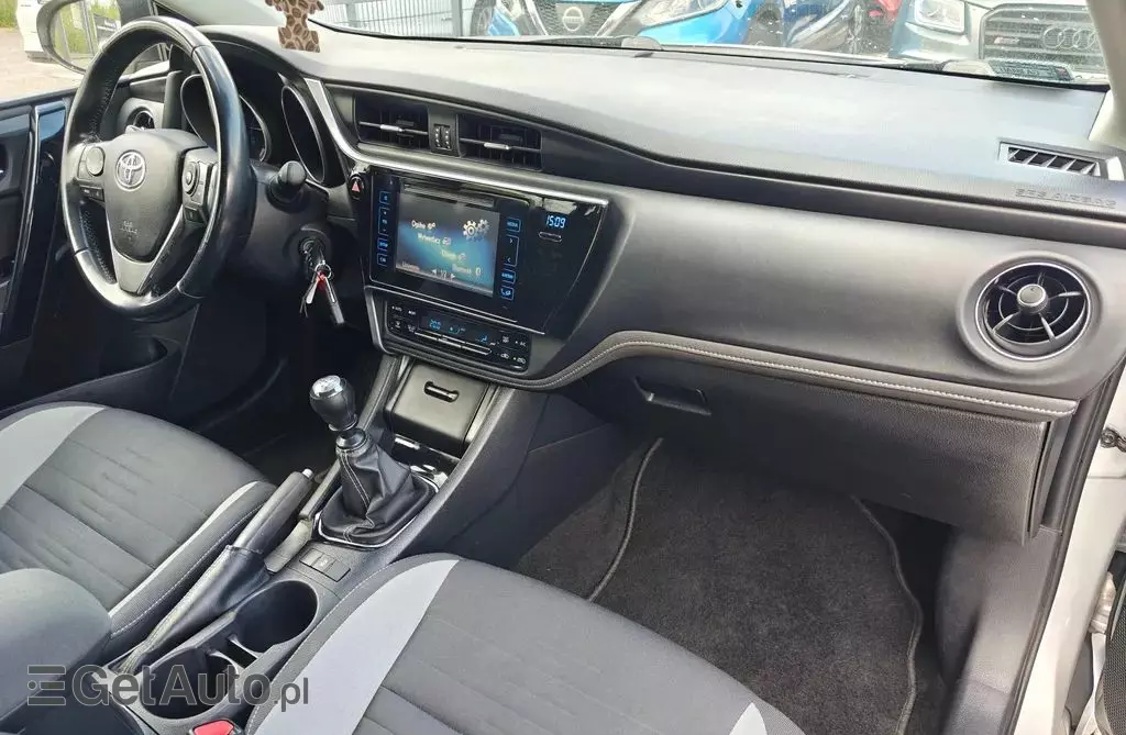 TOYOTA Auris 