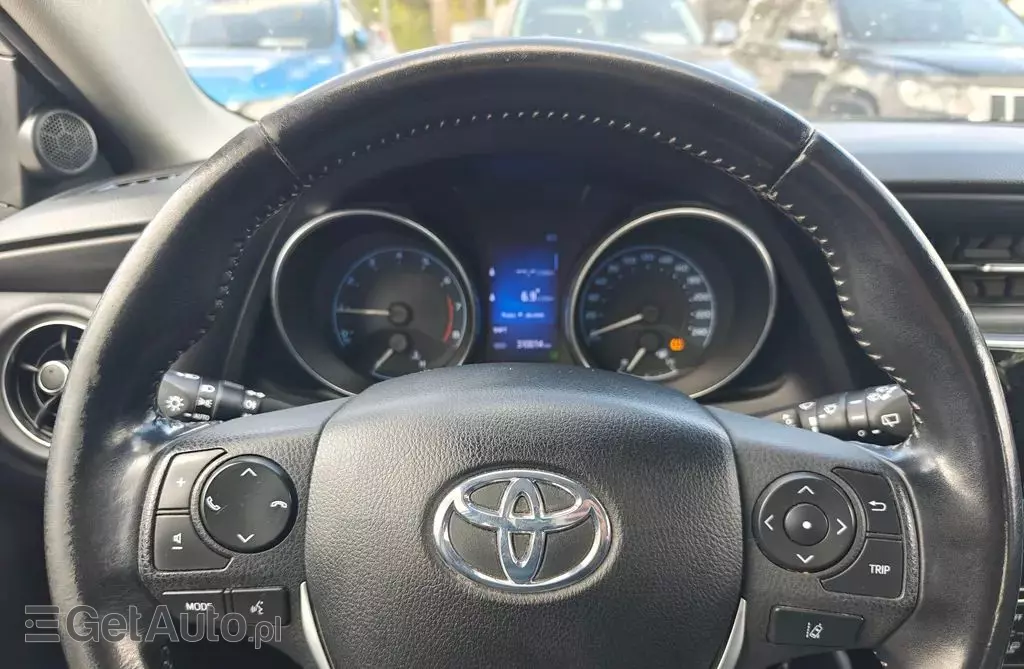 TOYOTA Auris 