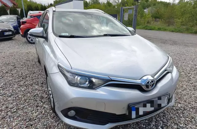TOYOTA Auris 