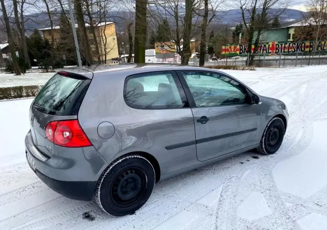 VOLKSWAGEN Golf 1.9 TDI Trendline DSG