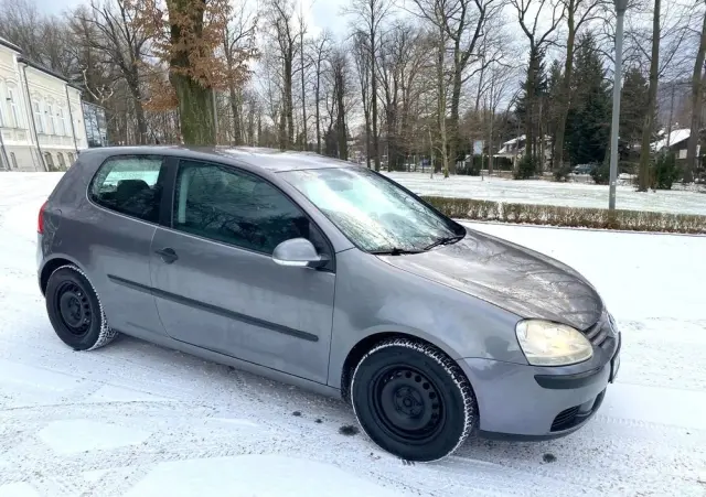 VOLKSWAGEN Golf 1.9 TDI Trendline DSG