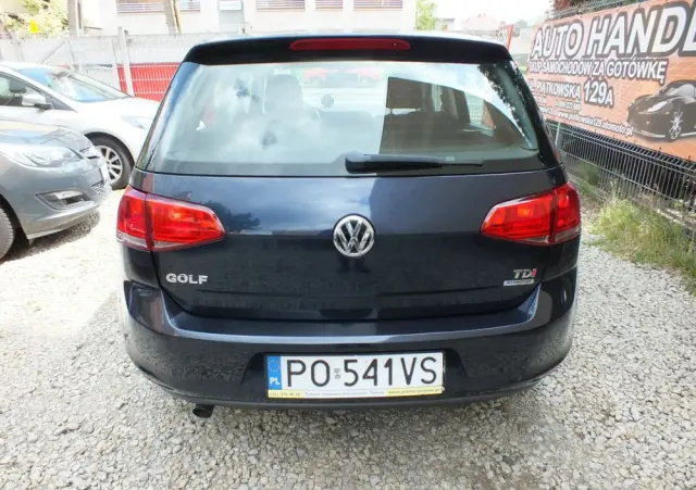 VOLKSWAGEN Golf 