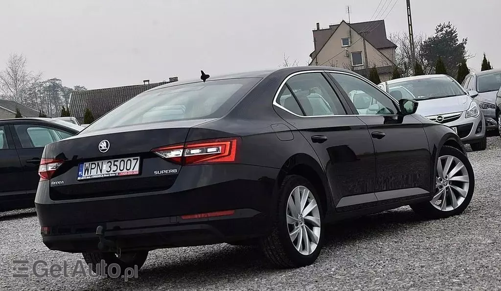 SKODA Superb 