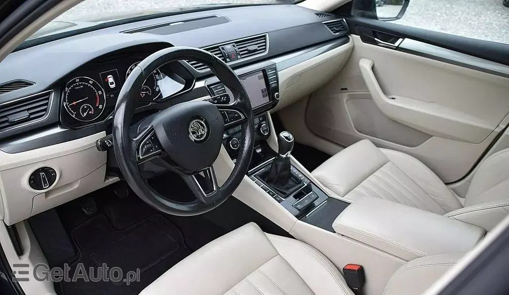 SKODA Superb 