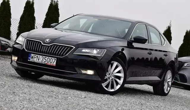 SKODA Superb 