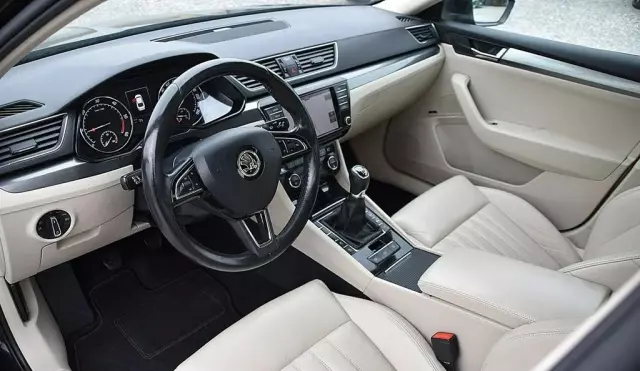 SKODA Superb 