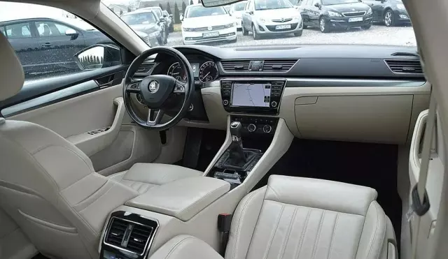 SKODA Superb 