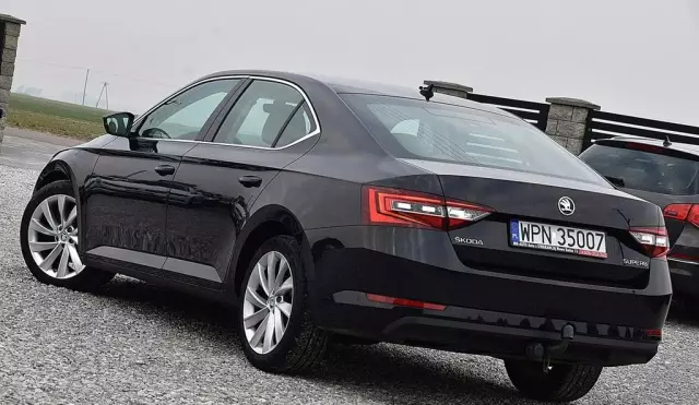 SKODA Superb 