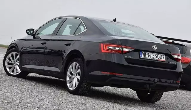 SKODA Superb 