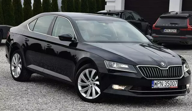 SKODA Superb 