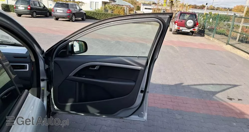 VOLVO V70 2.0 Momentum