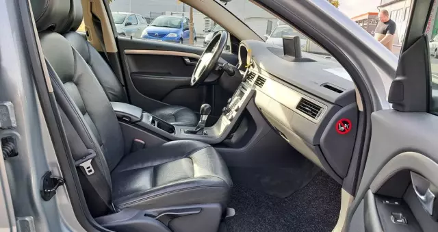 VOLVO V70 2.0 Momentum
